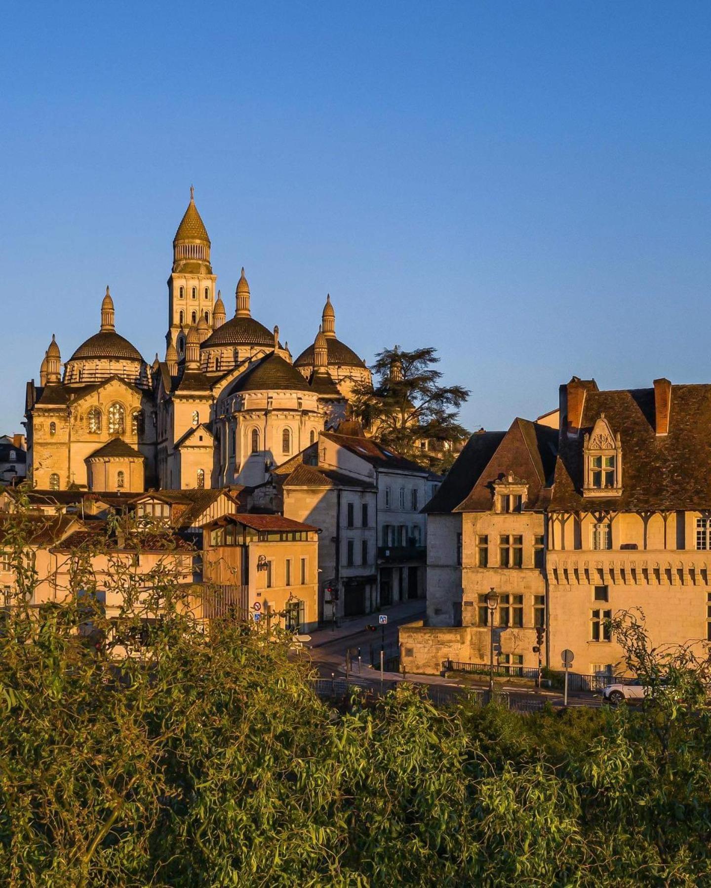 Logis 8 St Front Gite Urbain Perigueux Bilik gambar